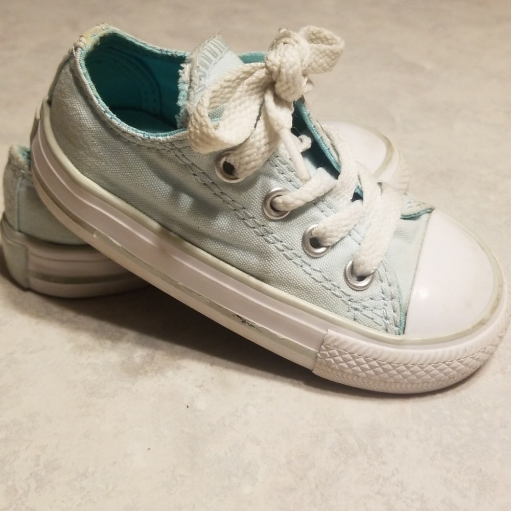 Toddler girls size 5c light turqoise converses